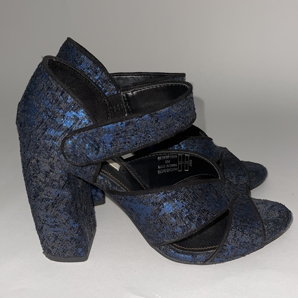 Zara heels in shimmery blue brocade & snap closure - Picture 5 of 5